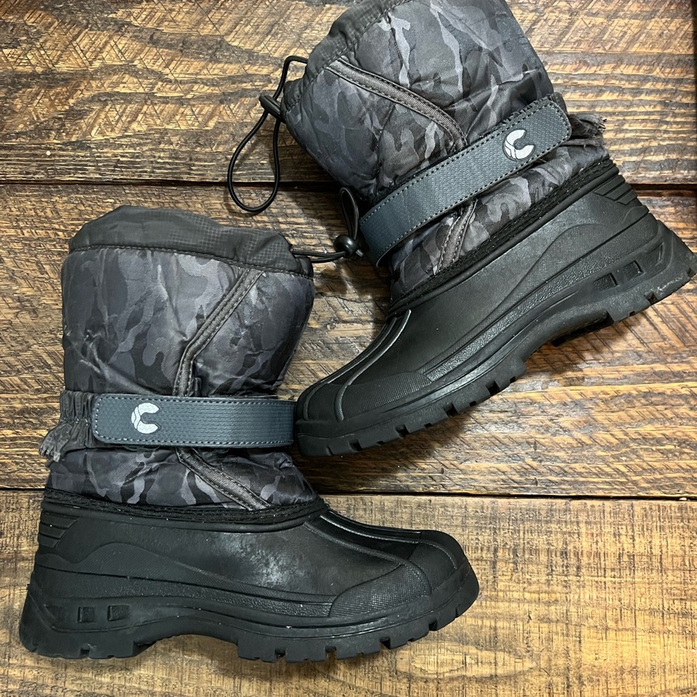 Kids Size 3 Winter/Snow boots